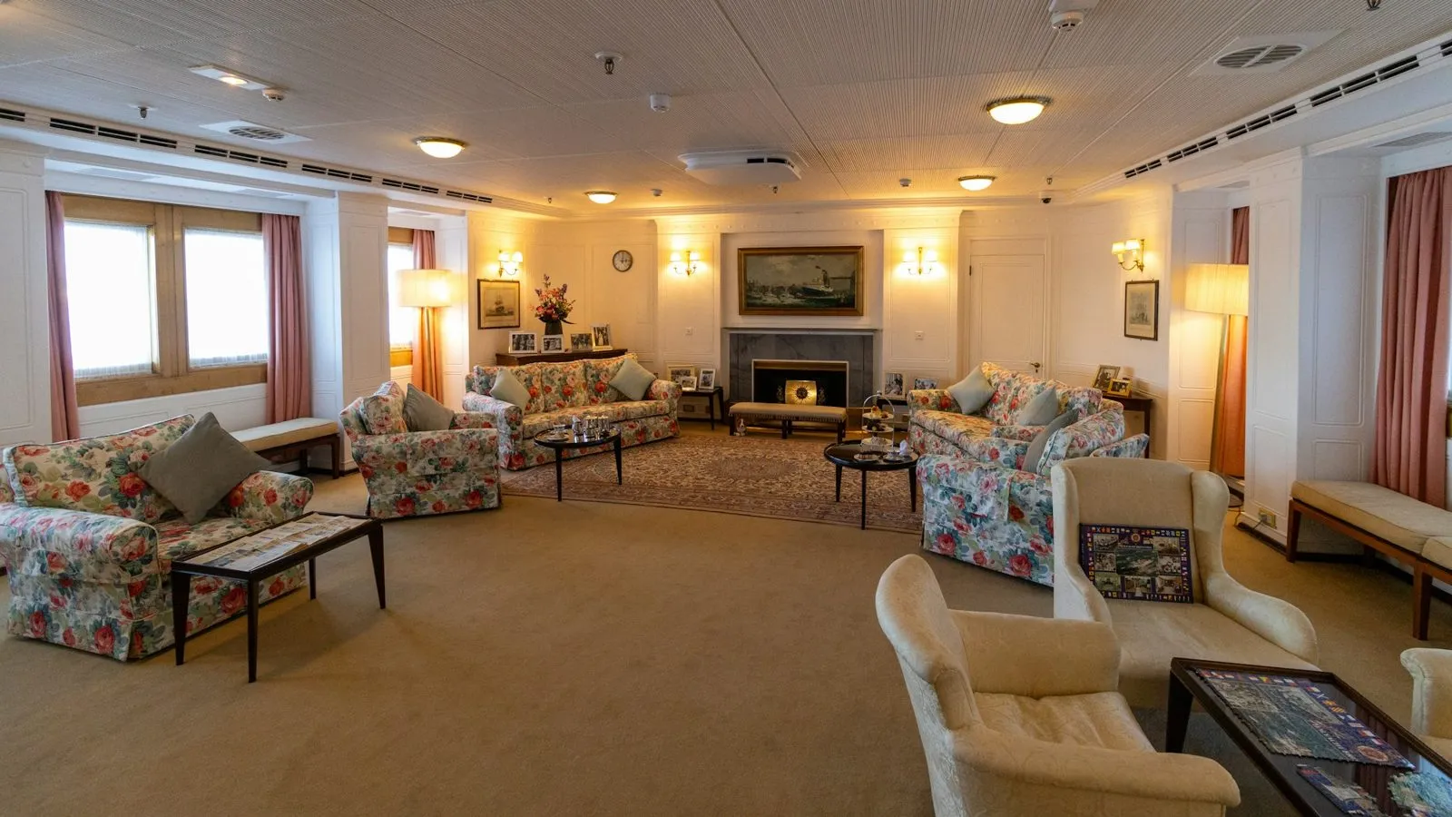 De State Drawing Room aan boord van de Royal Yacht Britannia