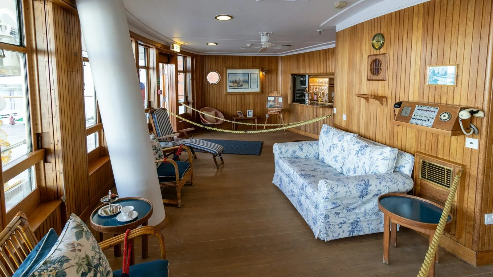 De Sun Lounge aan boord van de Royal Yacht Britannia
