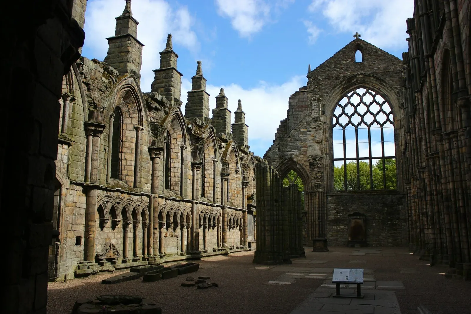 De ruïnes van Holyrood Abbey